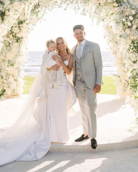 Newly weds Patrick Mahomes and his sweetheart Brittany Matthews with their child 
